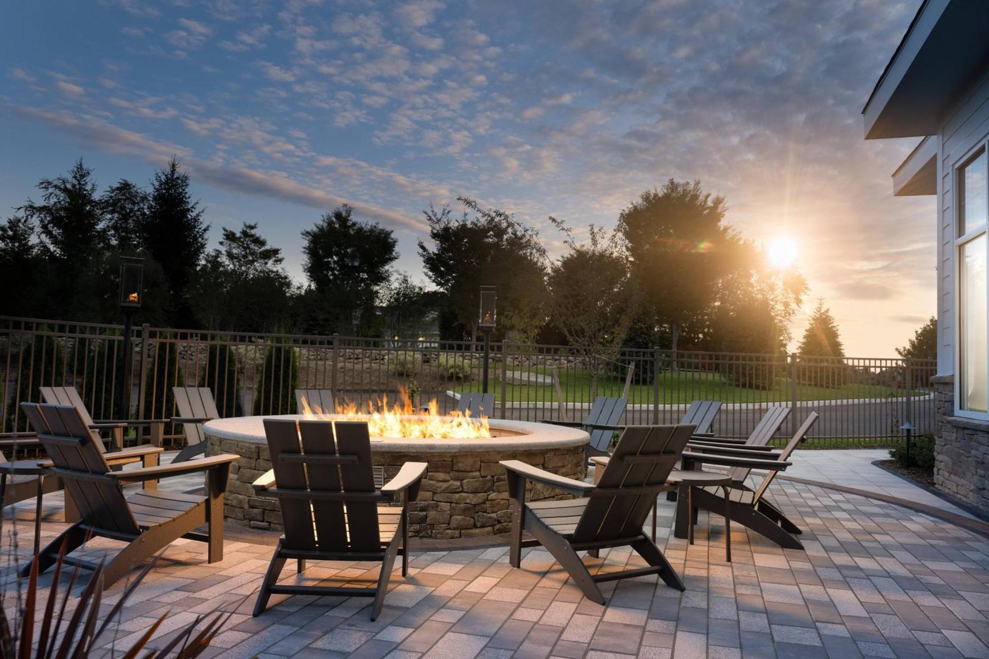 Fairfield Inn & Suites By Marriott South Kingstown Newport Area Exterior photo